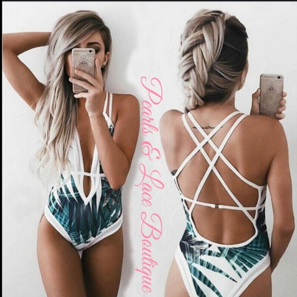 Boutique Other - HP🎉🎉🆕️☀️🌴Tropical Palm Leaf Swimsuit
